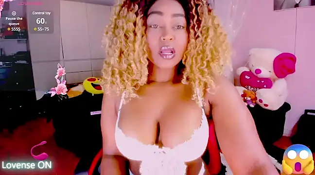 Snapshot of Aliana_Ross chatting on 03.11.25 Aliana Ross online show from 03.11.25