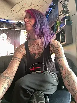 Snapshot of trashbrat chatting on 07.16.26 trashbrat online show from 07.16.26