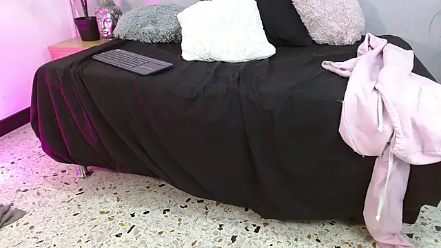 Charlot Vega  online show from 02.26.25