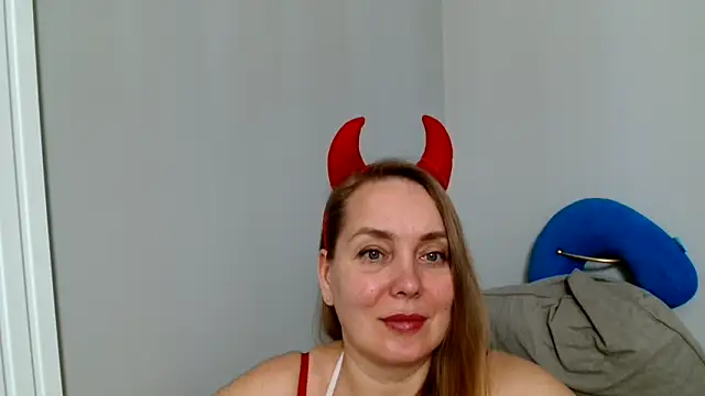 Snapshot of Lolawhite8 chatting on 03.18.25 Lolawhite8 online show from 03.18.25