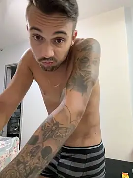Snapshot of carvalhofelipe chatting on 01.28.25 carvalhofelipe online show from 01.28.25