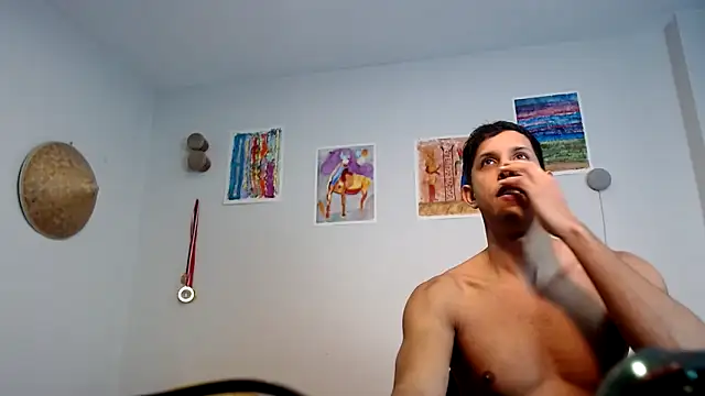 Snapshot of HOTLATINO2025 chatting on 10.07.25 HOTLATINO2025 online show from 10.07.25