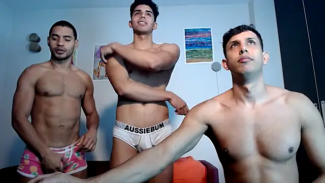 Snapshot of HOTLATINO2025 chatting on 10.15.25 HOTLATINO2025 online show from 10.15.25