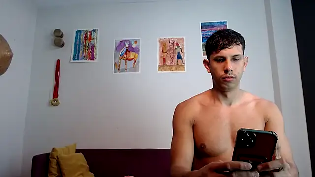 Snapshot of HOTLATINO2025 chatting on 10.20.25 HOTLATINO2025 online show from 10.20.25