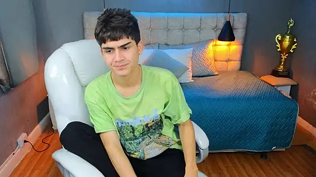 Tommy18   online show from 03.15.25