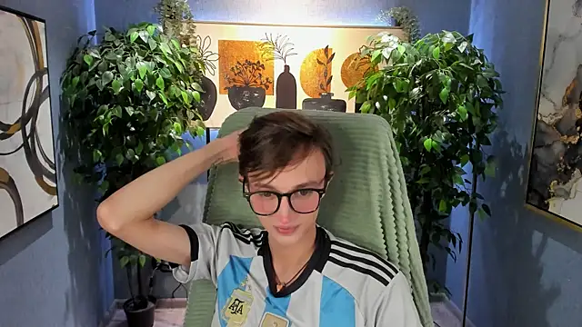 Snapshot of John_Weasley chatting on 09.11.25 John Weasley online show from 09.11.25