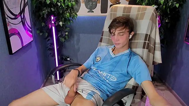 Snapshot of John_Weasley chatting on 09.13.25 John Weasley online show from 09.13.25