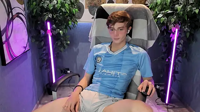 Snapshot of John_Weasley chatting on 09.21.25 John Weasley online show from 09.21.25