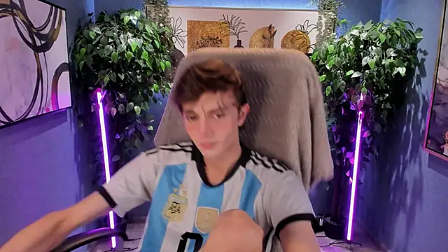 Snapshot of John_Weasley chatting on 09.27.25 John Weasley online show from 09.27.25