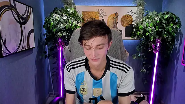 Snapshot of John_Weasley chatting on 10.16.25 John Weasley online show from 10.16.25