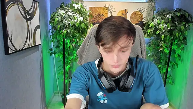 Snapshot of John_Weasley chatting on 10.17.25 John Weasley online show from 10.17.25