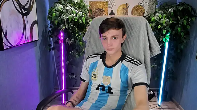 Snapshot of John_Weasley chatting on 10.18.25 John Weasley online show from 10.18.25