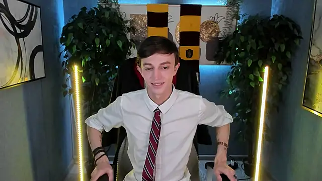 Snapshot of John_Weasley chatting on 10.19.25 John Weasley online show from 10.19.25