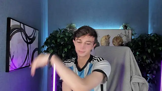 Snapshot of John_Weasley chatting on 11.04.25 John Weasley online show from 11.04.25