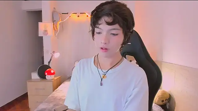 AllanYong18 online show from 04.12.26