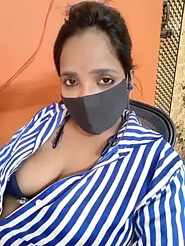Snapshot of Lolitatamil chatting on 04.20.26 Lolitatamil online show from 04.20.26
