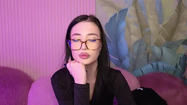 Snapshot of EmmaLawrens chatting on 02.19.25 EmmaLawrens online show from 02.19.25