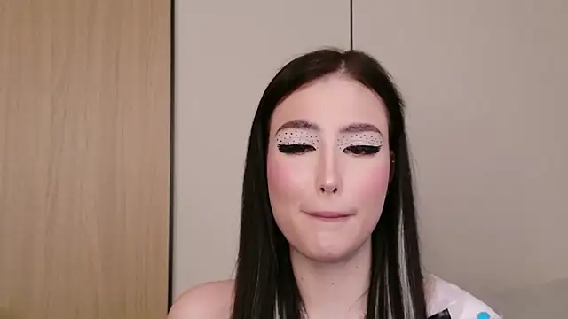 EmmaLawrens online show from 04.15.26