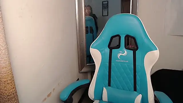 Snapshot of Aleska_Miami chatting on 09.15.25 Aleska Miami online show from 09.15.25