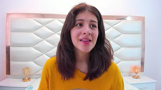 Snapshot of MiaQueen021 chatting on 01.28.25 MiaQueen021 online show from 01.28.25