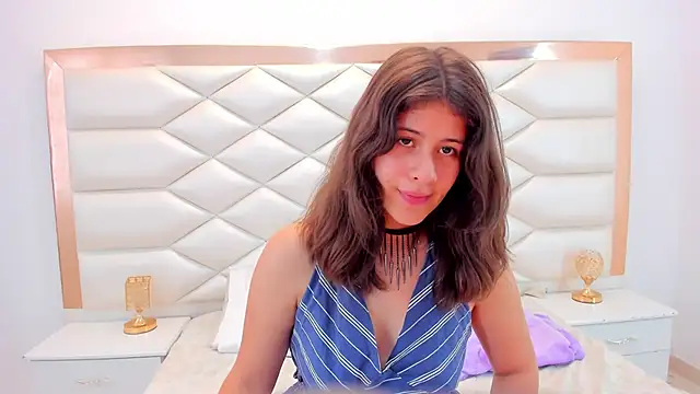 Snapshot of MiaQueen021 chatting on 02.11.25 MiaQueen021 online show from 02.11.25