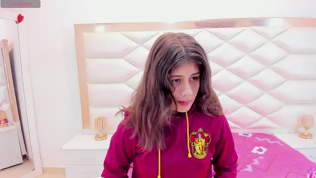 Snapshot of MiaQueen021 chatting on 03.06.25 MiaQueen021 online show from 03.06.25