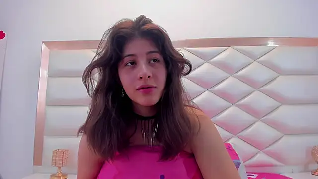 Snapshot of MiaQueen021 chatting on 03.10.25 MiaQueen021 online show from 03.10.25