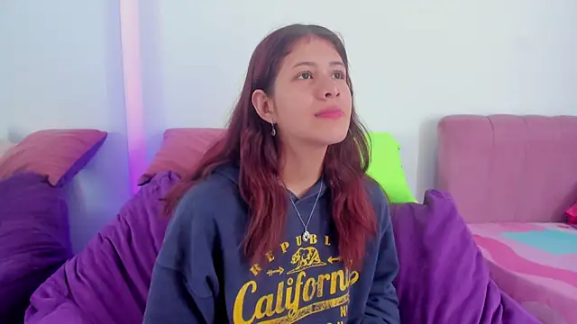 Snapshot of MiaQueen021 chatting on 09.23.25 MiaQueen021 online show from 09.23.25