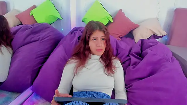 Snapshot of MiaQueen021 chatting on 09.26.25 MiaQueen021 online show from 09.26.25