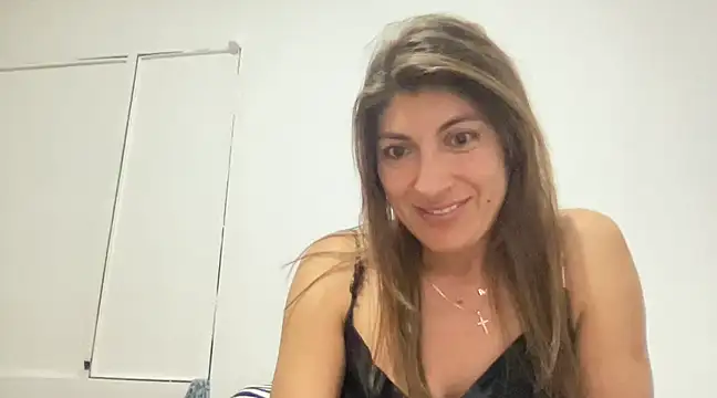 Snapshot of LunaBeya chatting on 02.23.25 LunaBeya online show from 02.23.25