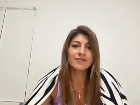 Snapshot of LunaBeya chatting on 02.26.25 LunaBeya online show from 02.26.25