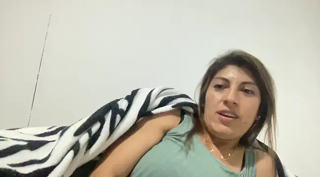 Snapshot of LunaBeya chatting on 03.07.25 LunaBeya online show from 03.07.25
