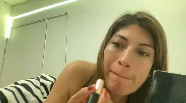 Snapshot of LunaBeya chatting on 03.19.25 LunaBeya online show from 03.19.25
