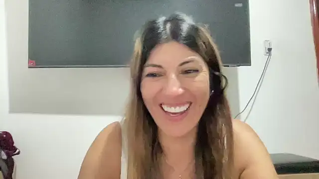 Snapshot of LunaBeya chatting on 10.12.25 LunaBeya online show from 10.12.25