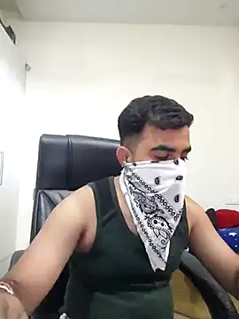 Snapshot of 13lusty chatting on 03.19.25 13lusty online show from 03.19.25