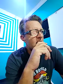 Snapshot of itsmeyes69 chatting on 01.18.25 itsmeyes69 online show from 01.18.25