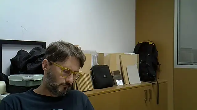 Snapshot of Cellino4 chatting on 10.01.25 Cellino4 online show from 10.01.25