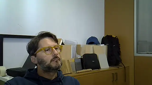 Snapshot of Cellino4 chatting on 10.04.25 Cellino4 online show from 10.04.25