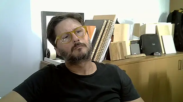 Snapshot of Cellino4 chatting on 10.10.25 Cellino4 online show from 10.10.25