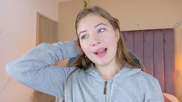 Dahlia Rousse online show from 04.04.26