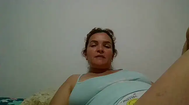 Snapshot of squirtlatinx chatting on 02.13.25 squirtlatinx online show from 02.13.25