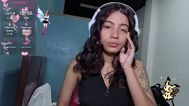 Snapshot of Lovelyamyy chatting on 10.15.25 Lovelyamyy online show from 10.15.25
