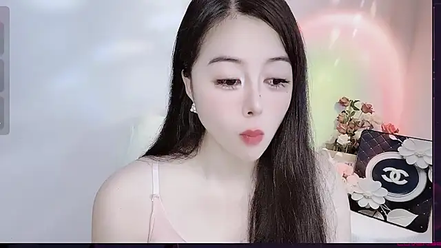 Snapshot of LiLiLily chatting on 09.29.25 LiLiLily online show from 09.29.25