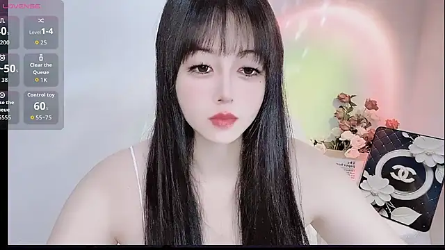 Snapshot of LiLiLily chatting on 10.20.25 LiLiLily online show from 10.20.25