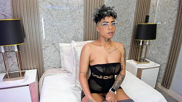 LuciaWallace online show from 02.17.26