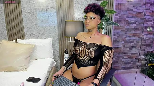 LuciaWallace online show from 07.05.26