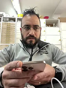 Snapshot of leonardohot1987 chatting on 02.21.25 leonardohot1987 online show from 02.21.25