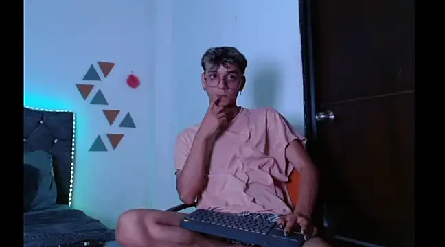 Snapshot of andrew_willyams chatting on 01.10.25 andrew willyams online show from 01.10.25