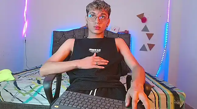 Snapshot of andrew_willyams chatting on 03.02.25 andrew willyams online show from 03.02.25