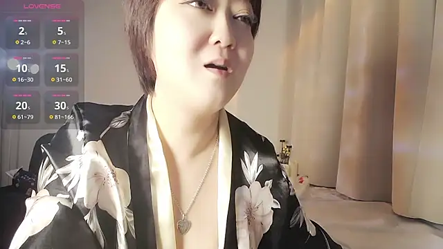 Hey-Cute online show from 02.18.25